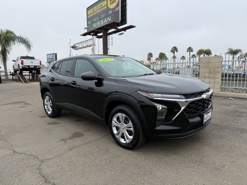 Used 2024 Chevrolet Trax LS image 1