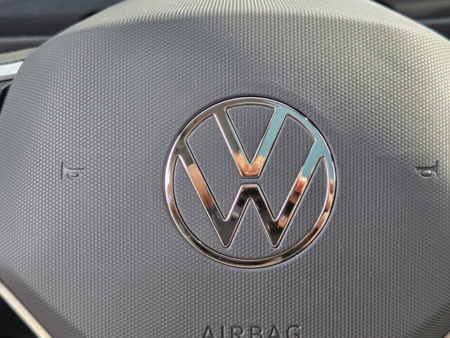 Used 2024 Volkswagen Tiguan SE w/ Panoramic Sunroof Package FWD image 31