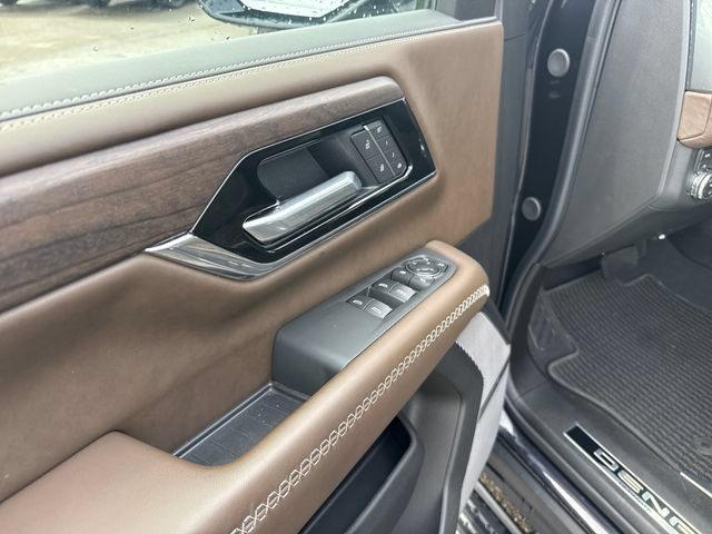 Used 2026 GMC Yukon Denali Ultimate AWD/4WD image 11