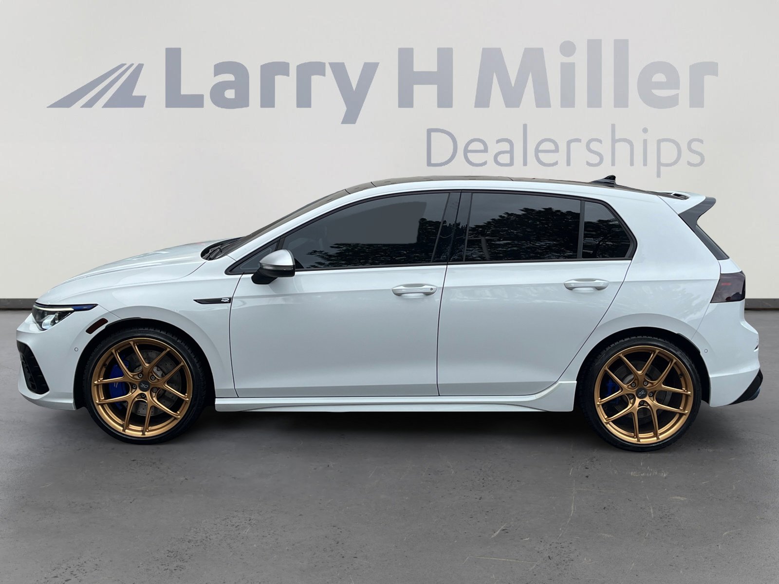 Used 2024 Volkswagen Golf R image 2