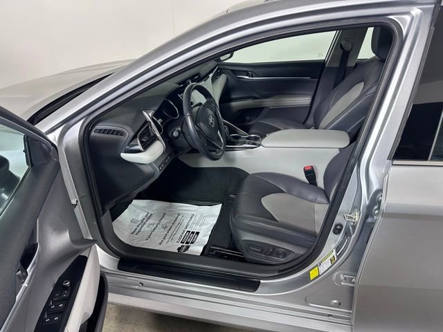 Used 2020 Toyota Camry XLE w/ Navigation Package FWD image 19