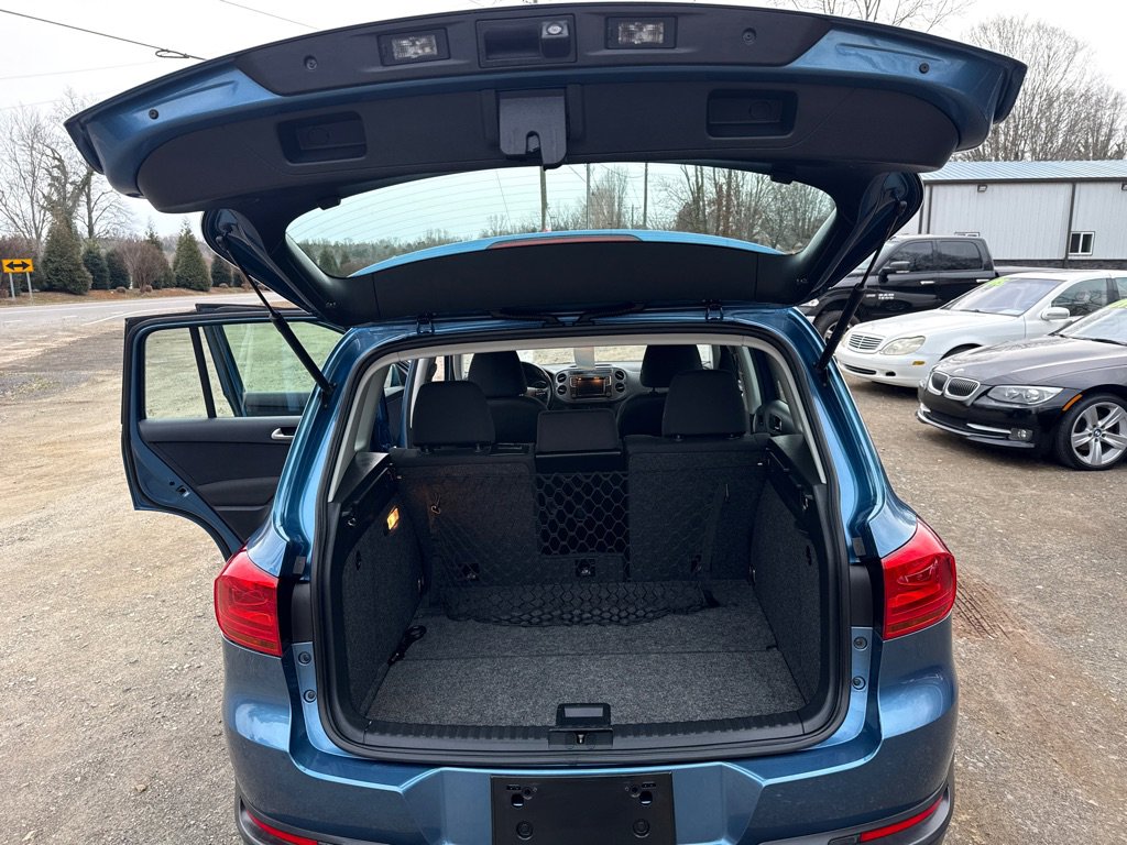 Used 2017 Volkswagen Tiguan Limited w/ Premium Package image 11