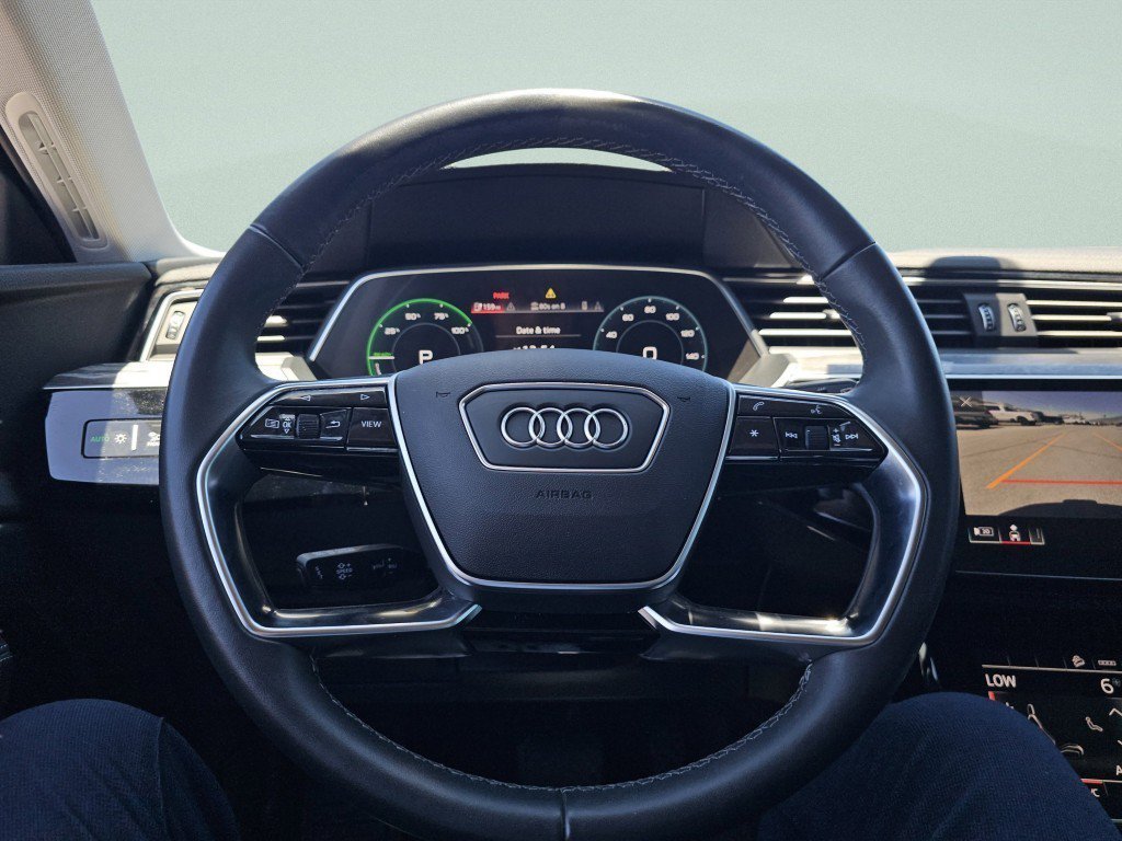 Used 2022 Audi e-tron Premium Plus w/ Premium Plus Package AWD/4WD image 30