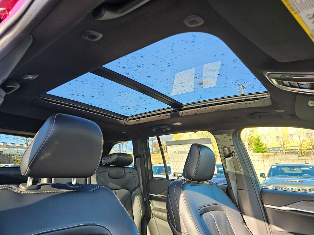 New 2025 Jeep Grand Cherokee Limited image 12