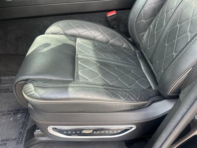 Used 2022 Jeep Grand Wagoneer Series III w/ Flexible Seating Group AWD/4WD image 11