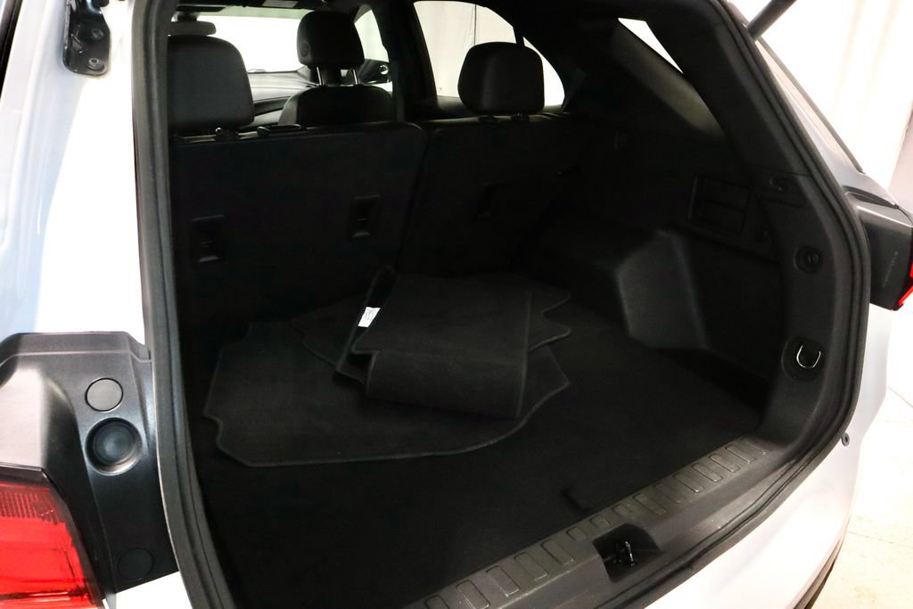 Used 2023 Chevrolet Equinox RS AWD/4WD image 12