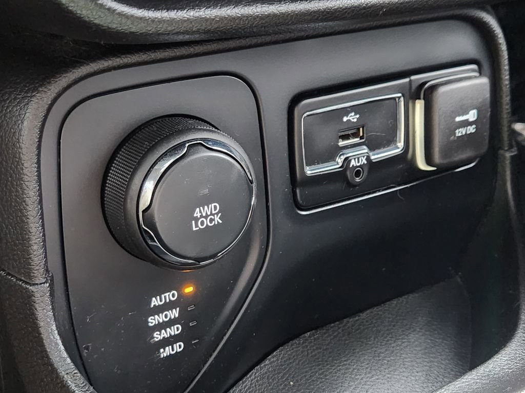 Used 2016 Jeep Renegade Sport w/ Power & Air Group AWD/4WD image 12