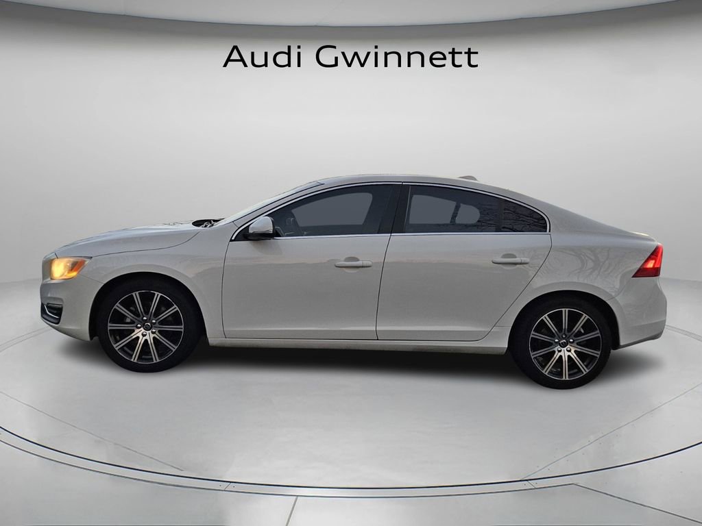 Used 2017 Volvo S60 T5 Inscription image 3