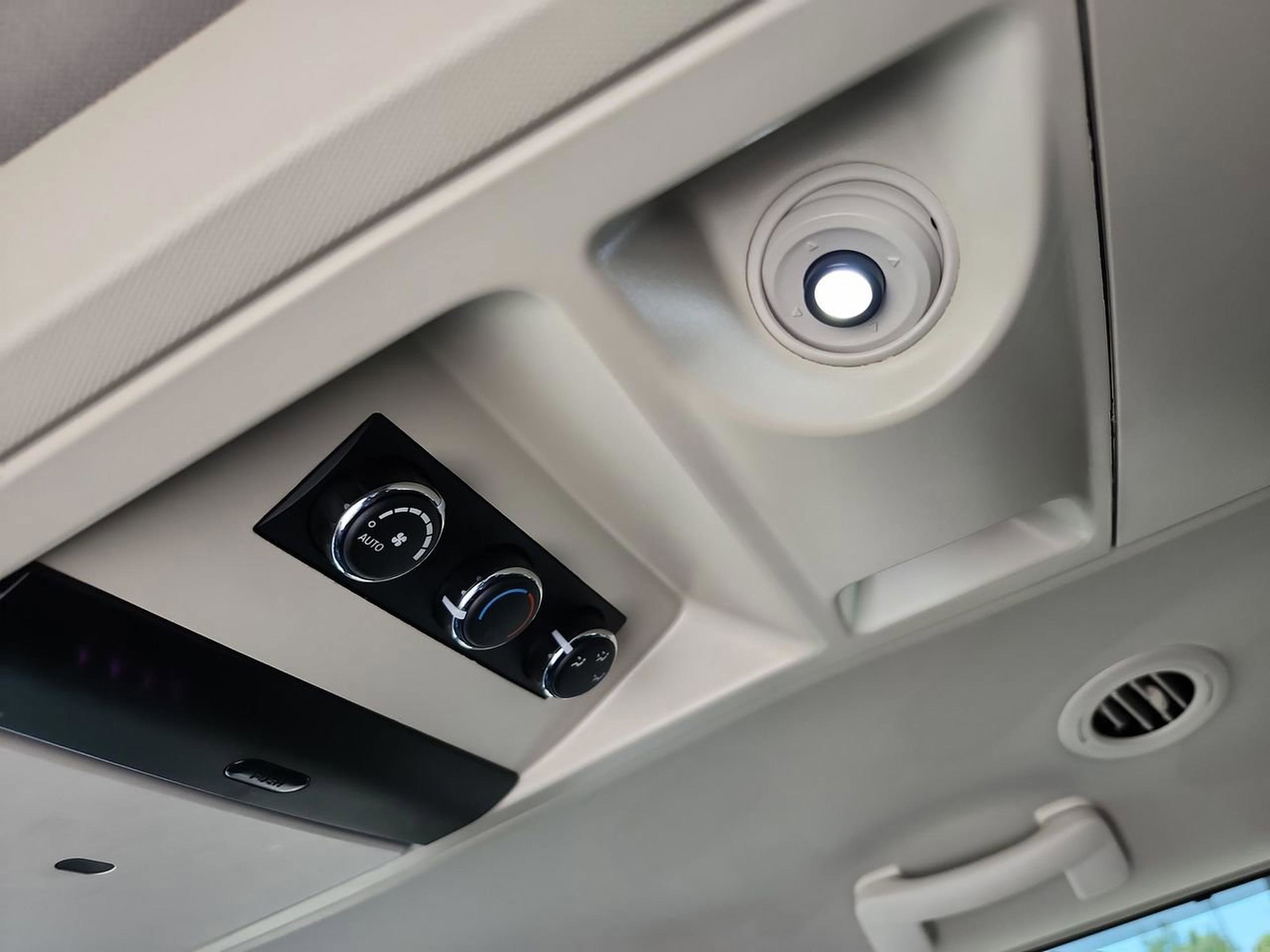 Used 2015 Chrysler Town & Country Touring w/ Driver Convenience Group FWD image 24