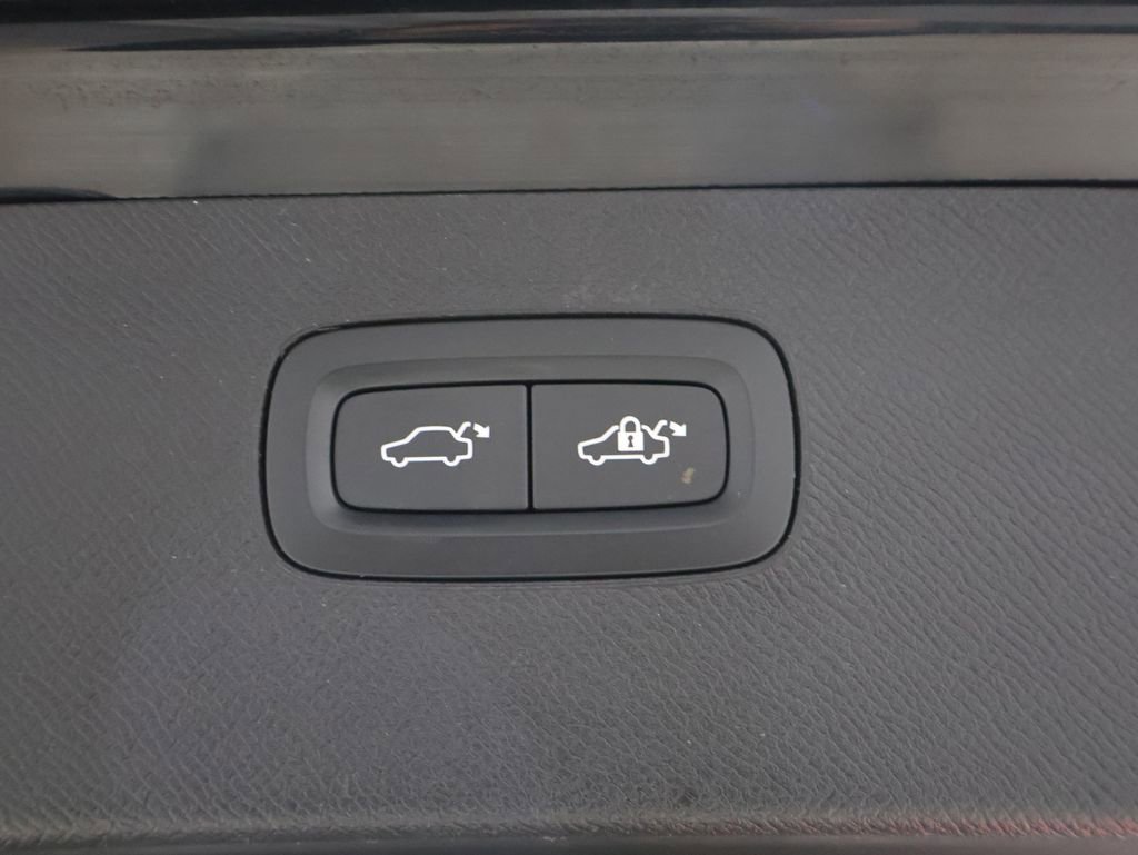 Used 2020 Volvo XC90 T6 Momentum image 20