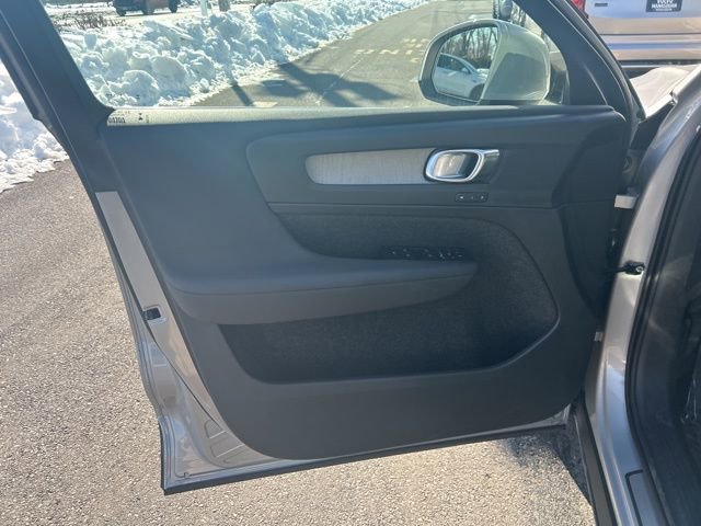 Certified 2025 Volvo XC40 B5 Plus image 16