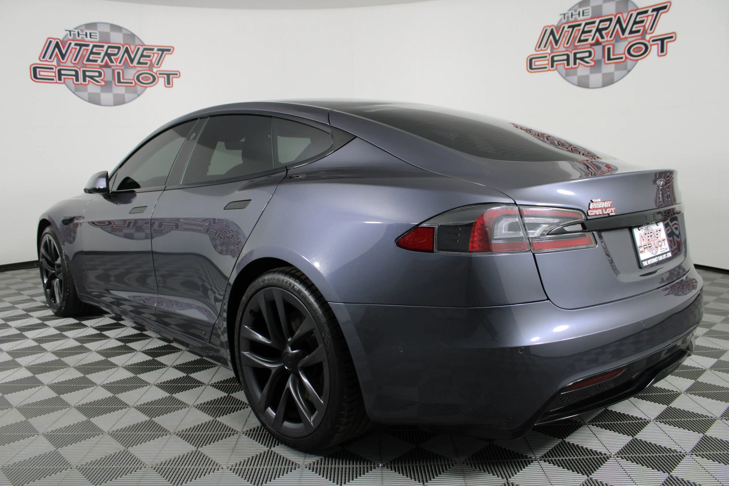 Used 2021 Tesla Model S Plaid image 5