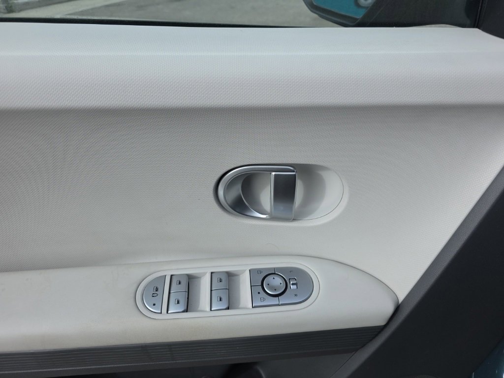 Used 2022 Hyundai Ioniq 5 SE image 16