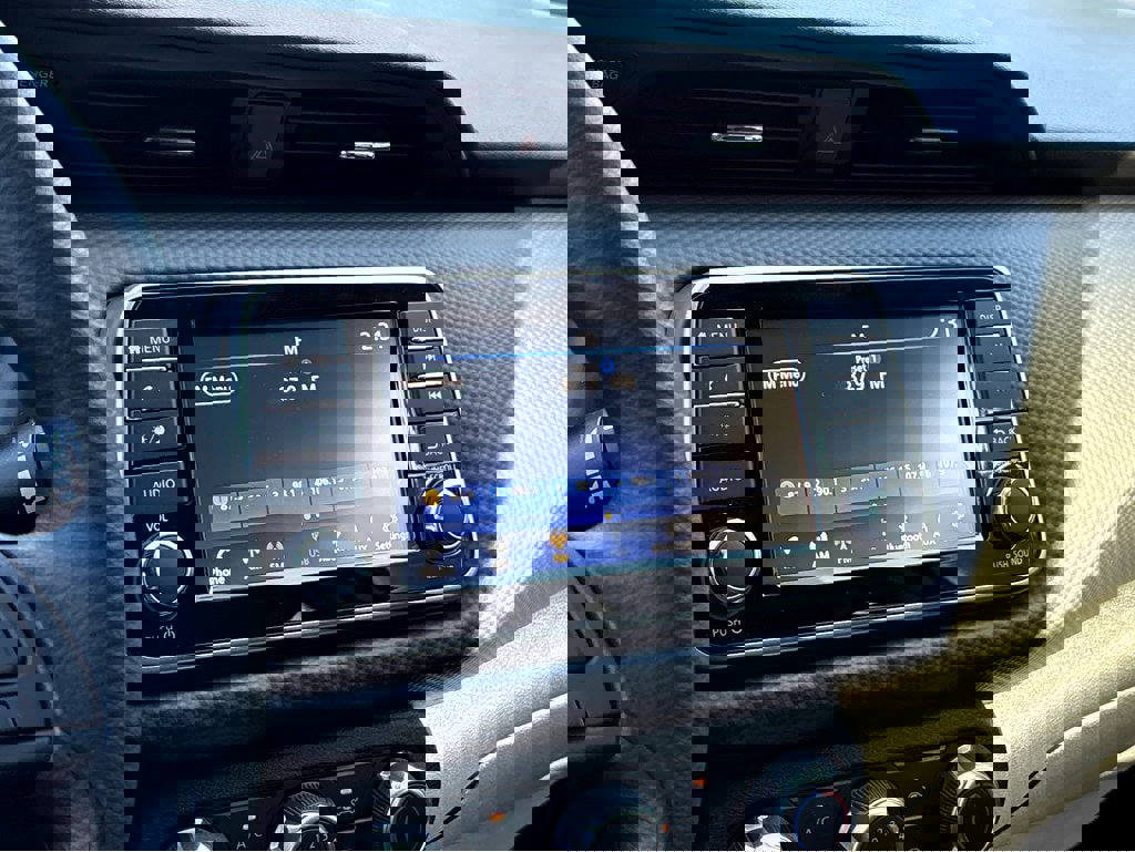 New 2025 Nissan Kicks Play S image 7