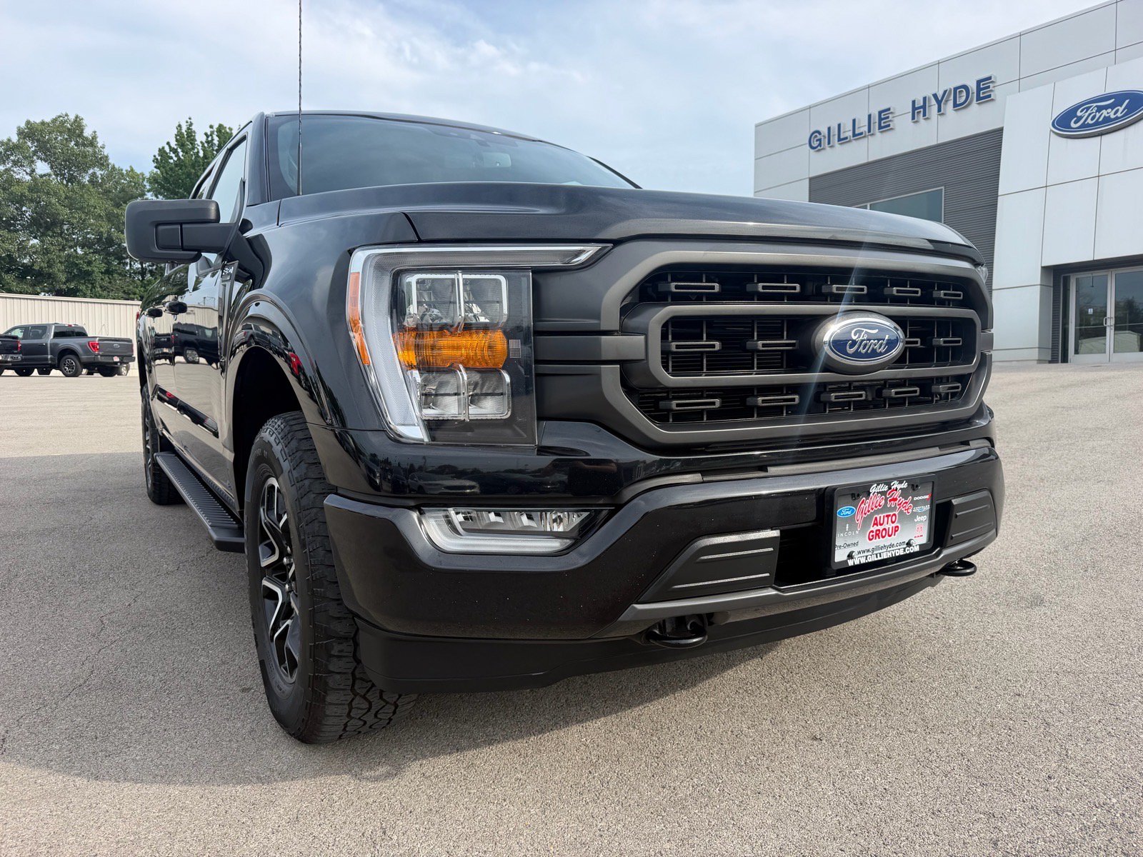 Used 2022 Ford F150 XLT w/ Equipment Group 302A High AWD/4WD image 5