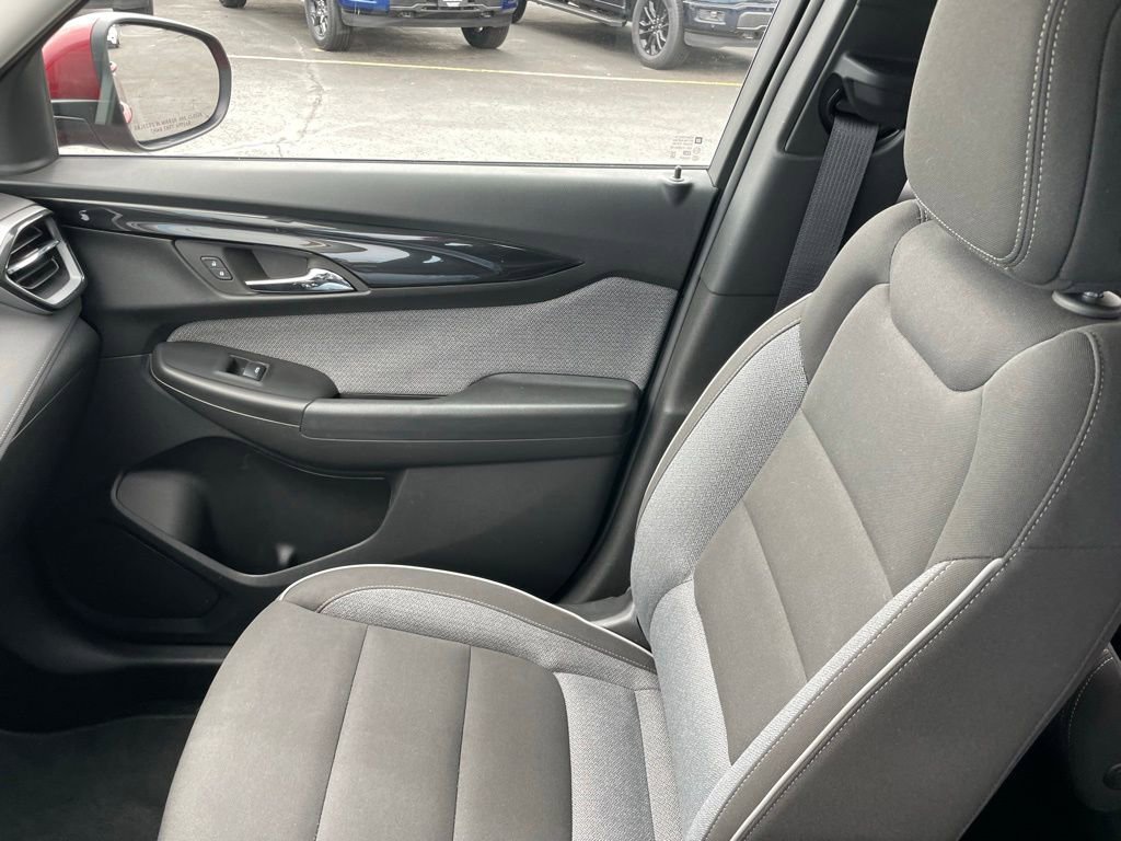 Used 2025 Chevrolet TrailBlazer LT AWD/4WD image 18