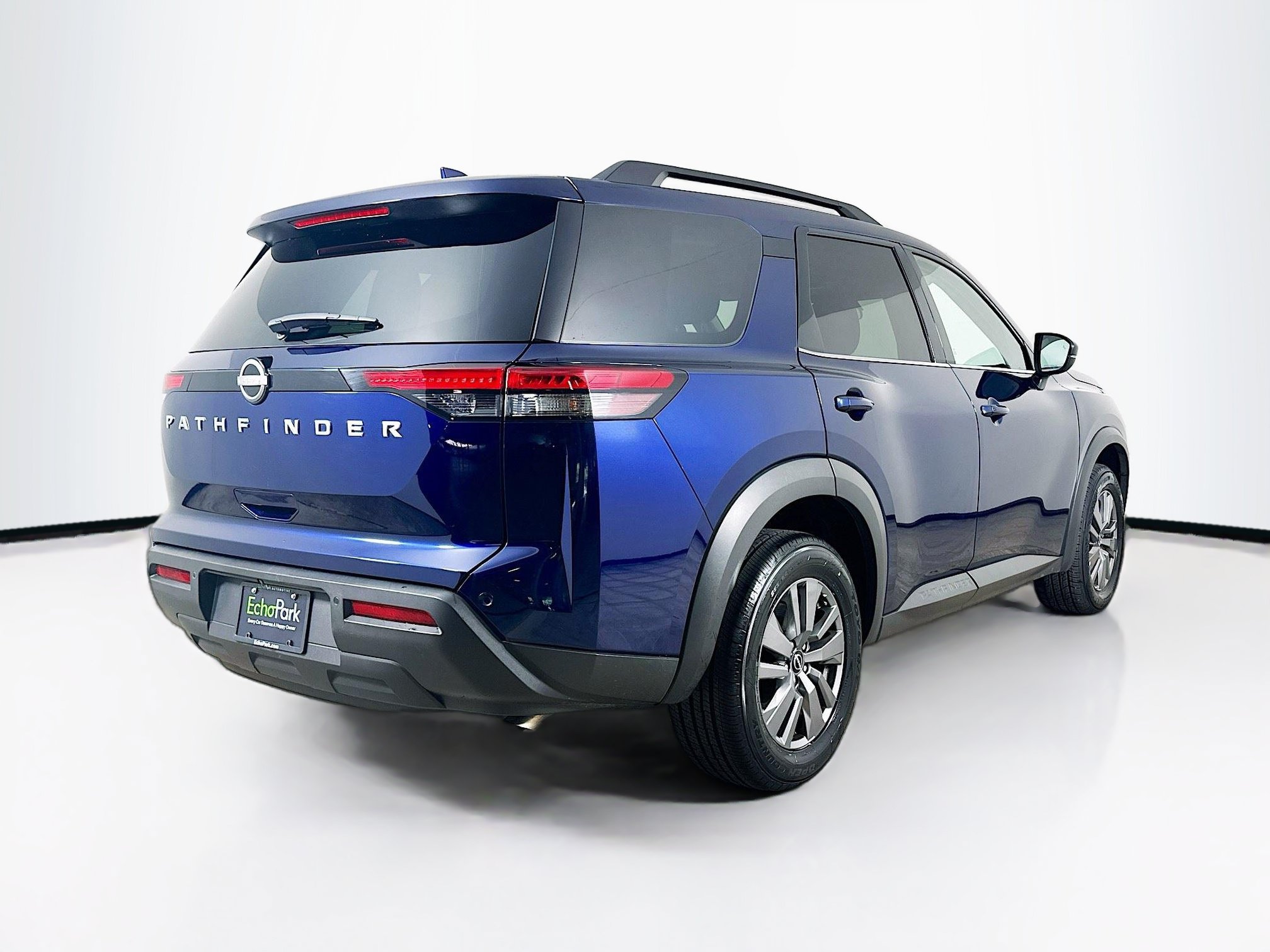 Used 2025 Nissan Pathfinder SV FWD image 9