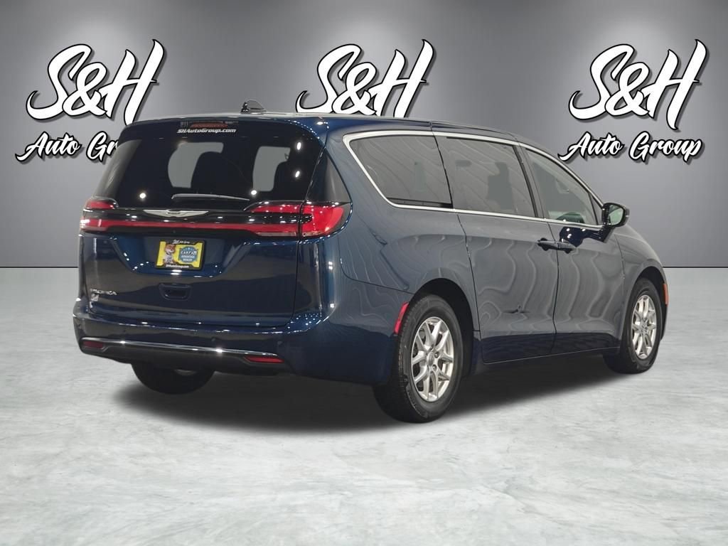 Used 2024 Chrysler Pacifica Touring image 17