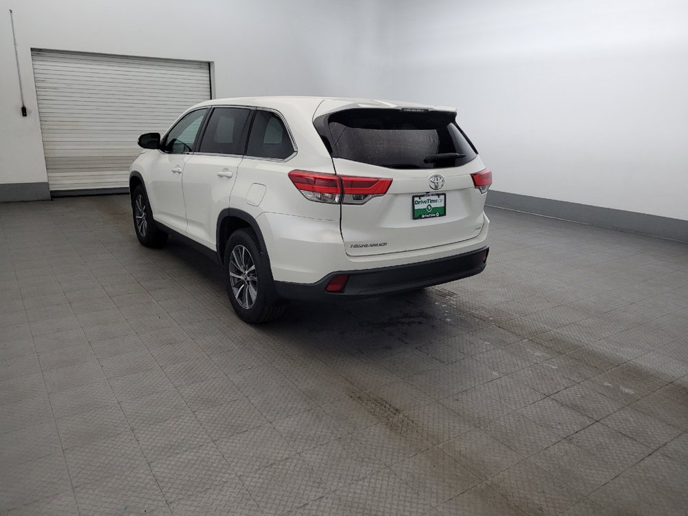 Used 2019 Toyota Highlander LE AWD/4WD image 5