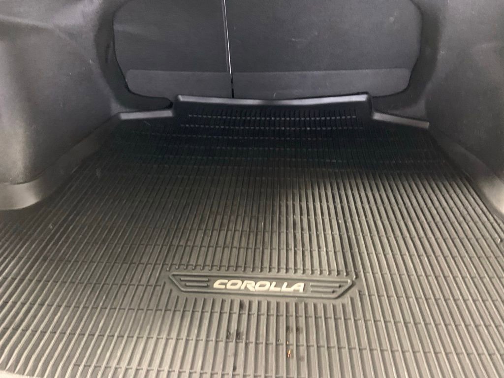 Used 2021 Toyota Corolla LE image 19