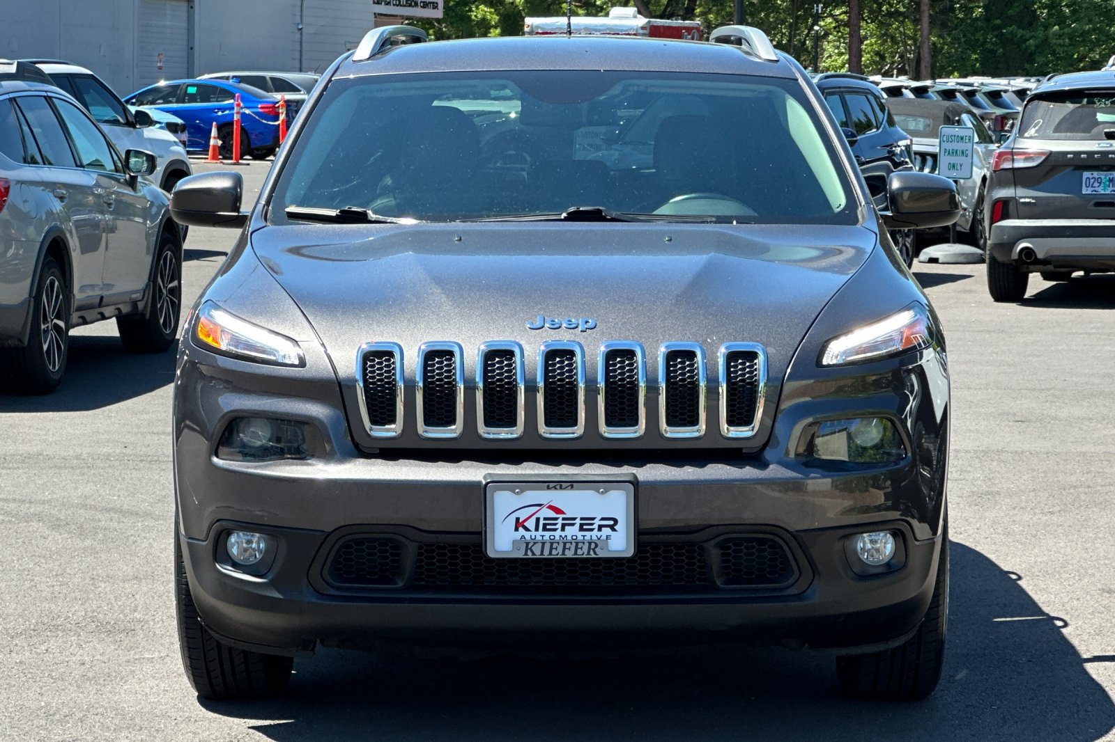 Used 2018 Jeep Cherokee Latitude Plus w/ Comfort/Convenience Group AWD/4WD image 37