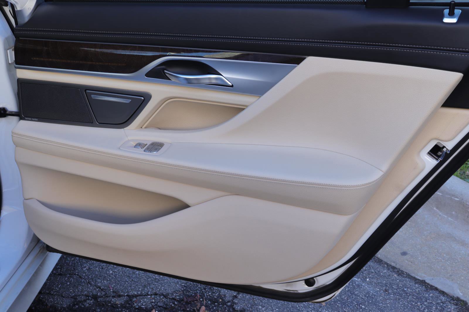 Used 2018 BMW 740i image 16