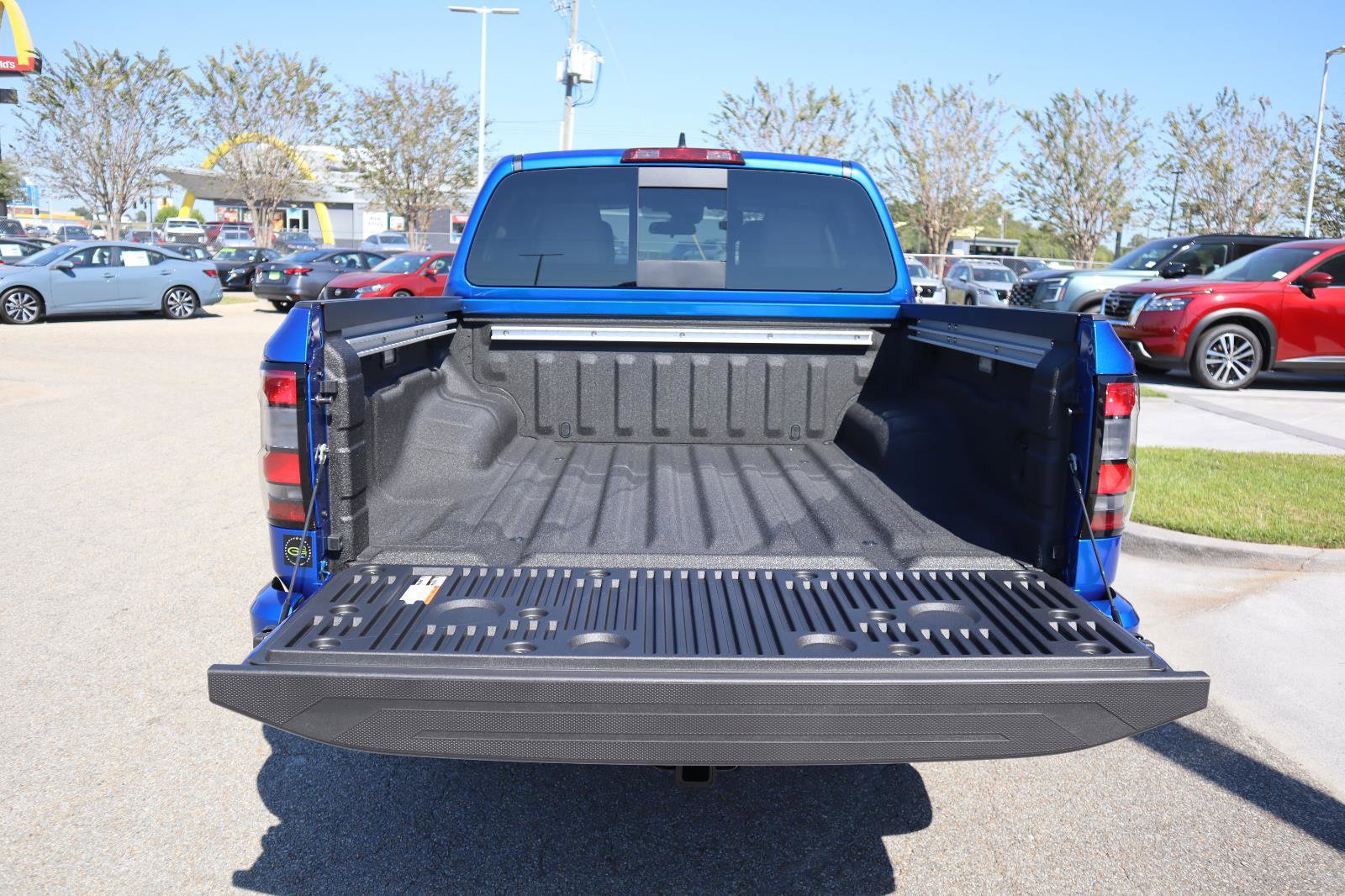 New 2026 Nissan Frontier 4x4 Crew Cab image 9