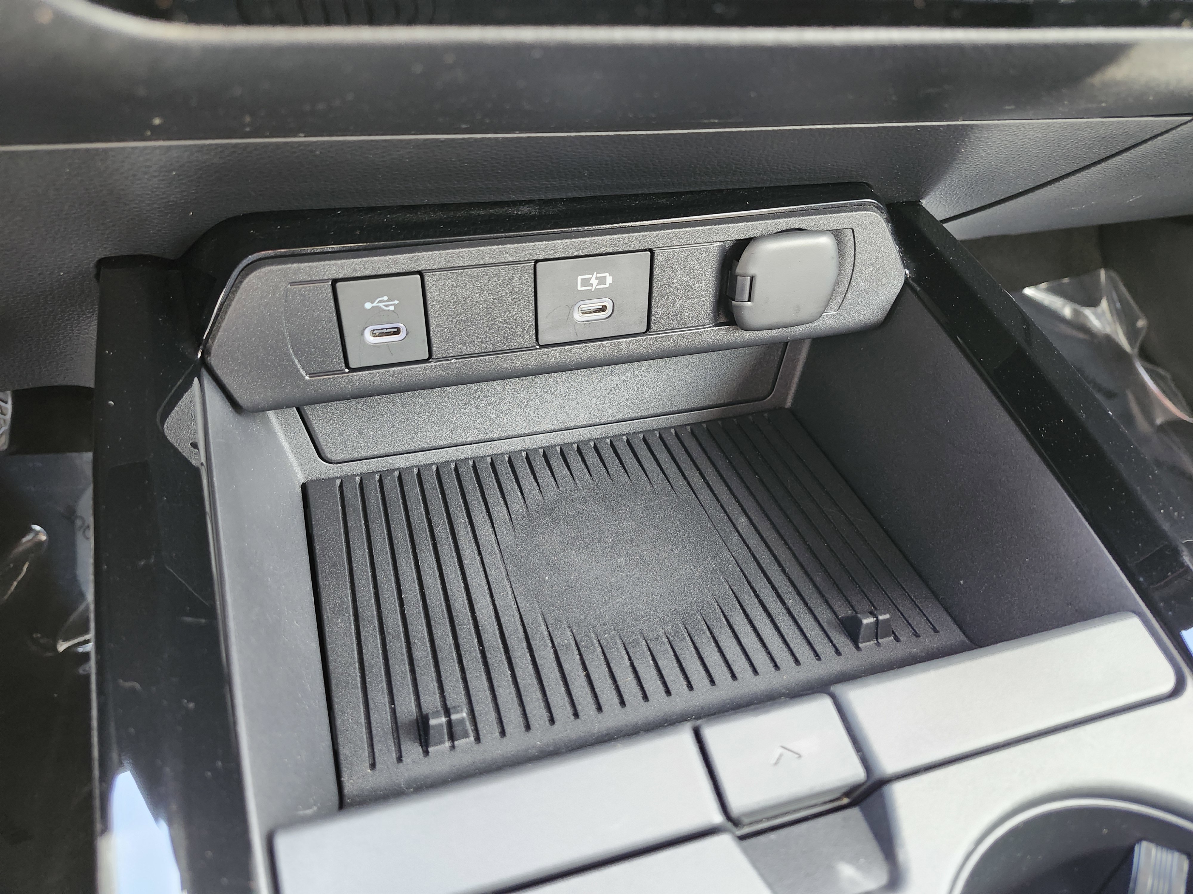 Used 2024 Toyota Prius LE image 7