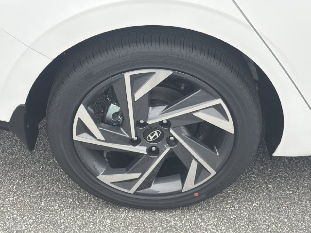 New 2026 Hyundai Elantra Limited FWD image 19