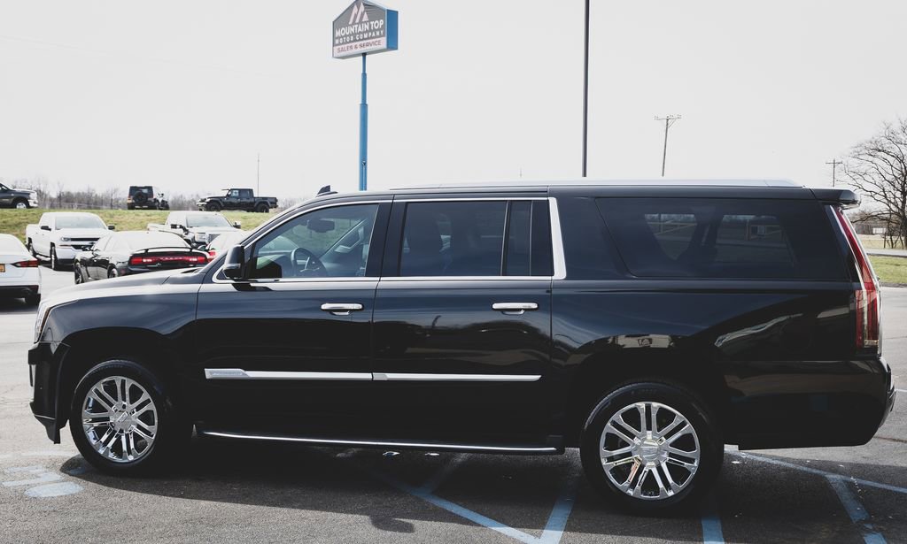 Used 2018 Cadillac Escalade ESV 4WD image 24
