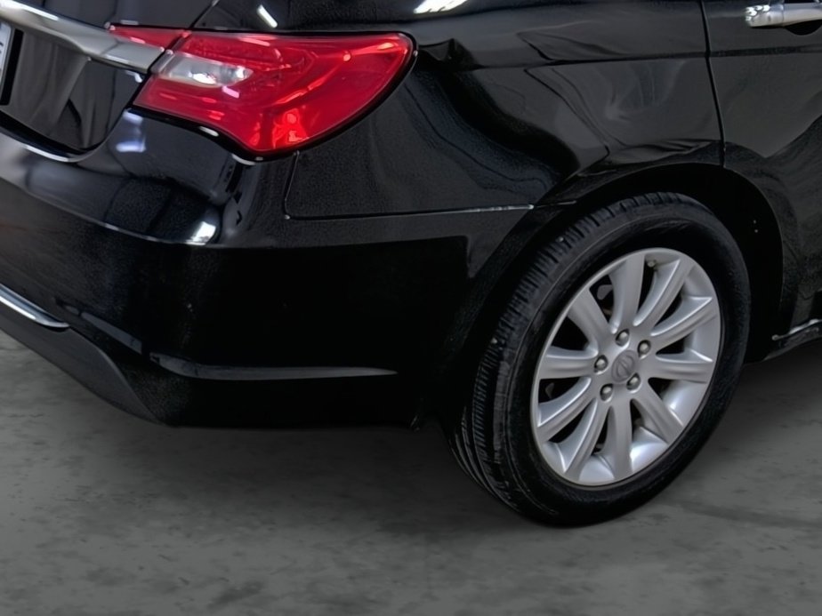 Used 2014 Chrysler 200 Limited image 12