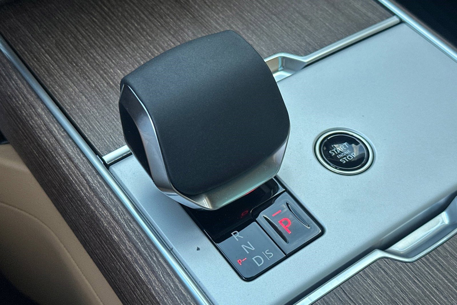 New 2026 Land Rover Range Rover Long Wheelbase SE image 22