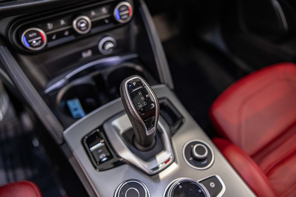 Used 2022 Alfa Romeo Stelvio Veloce AWD/4WD image 30