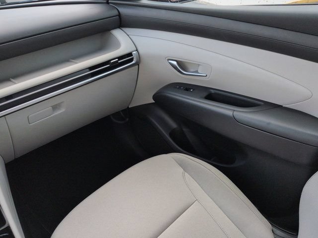 Certified 2025 Hyundai Tucson SE FWD image 17