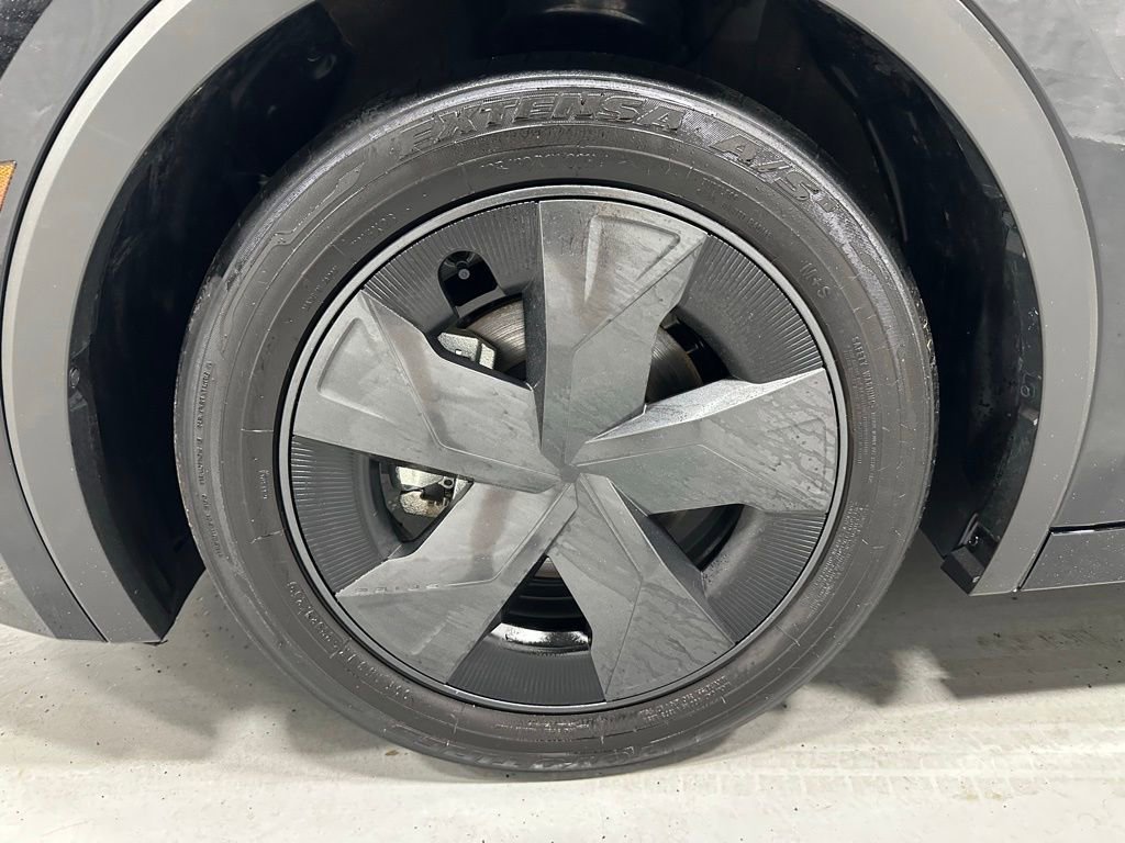 Used 2025 Toyota Prius LE FWD image 64