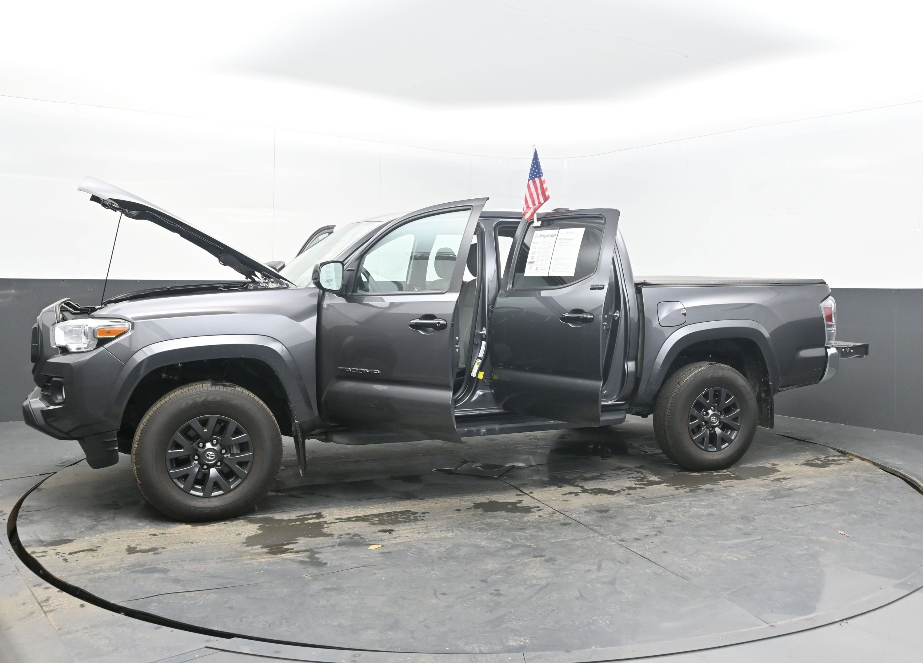 Used 2022 Toyota Tacoma SR5 w/ SR5 Appearance Package (SM) image 41