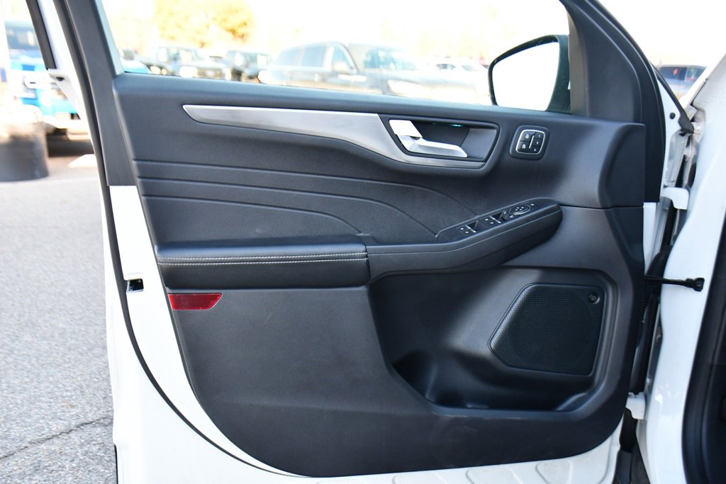 Used 2021 Ford Escape Titanium image 22