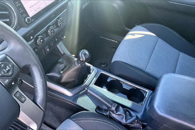 Used 2020 Toyota Tacoma TRD Sport AWD/4WD image 16