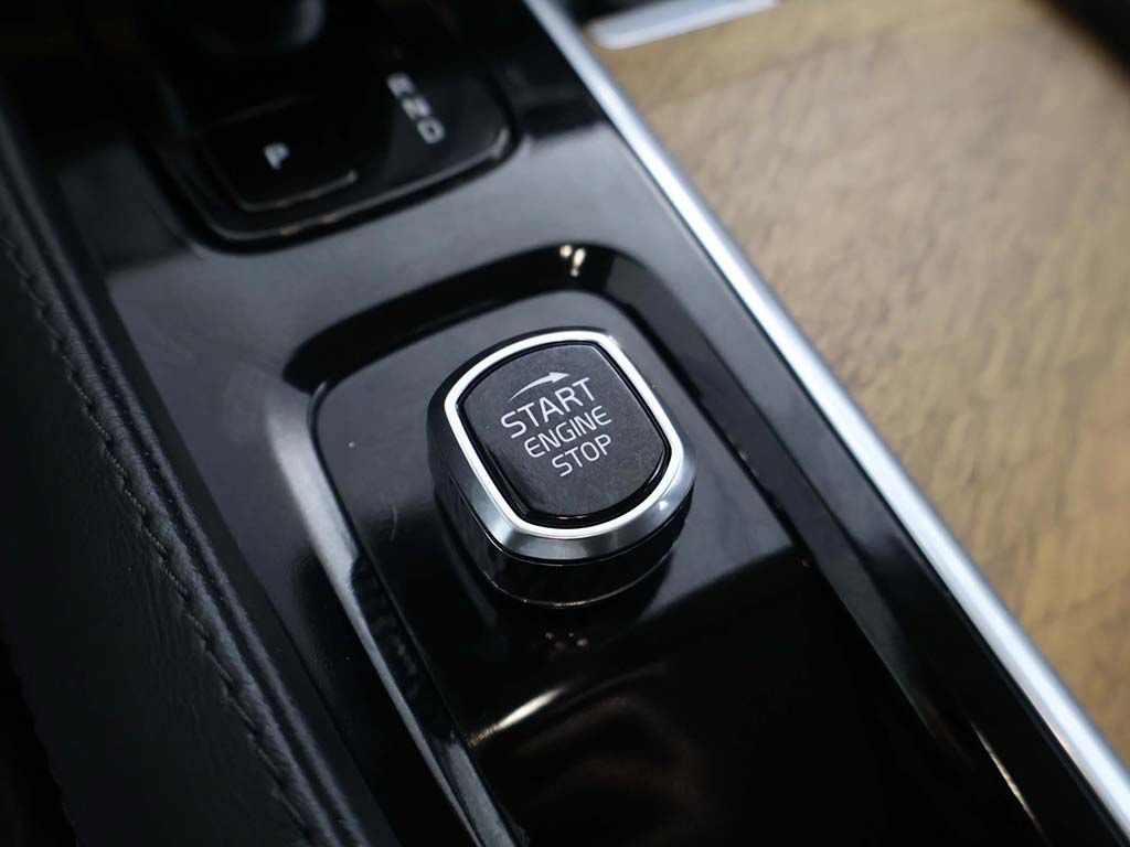 Used 2025 Volvo XC90 B5 Plus AWD/4WD image 44
