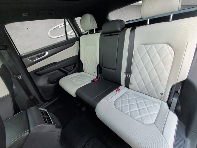 Used 2025 Volkswagen Atlas Cross Sport SEL Premium R-Line image 22