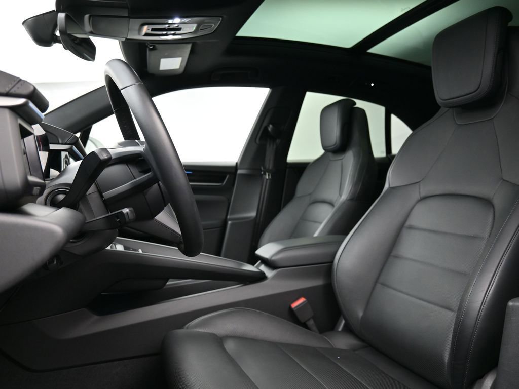 Certified 2024 Porsche Macan 4 Electric image 5