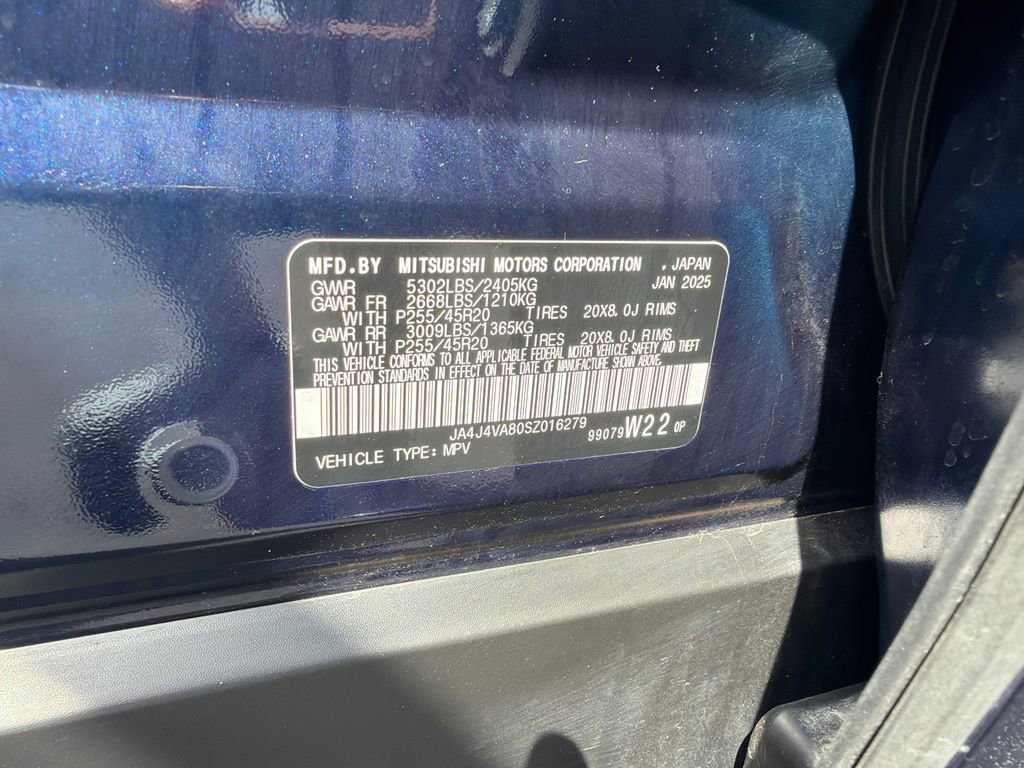 Used 2025 Mitsubishi Outlander AWD image 33