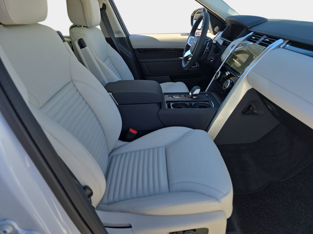 New 2026 Land Rover Discovery S AWD/4WD image 10