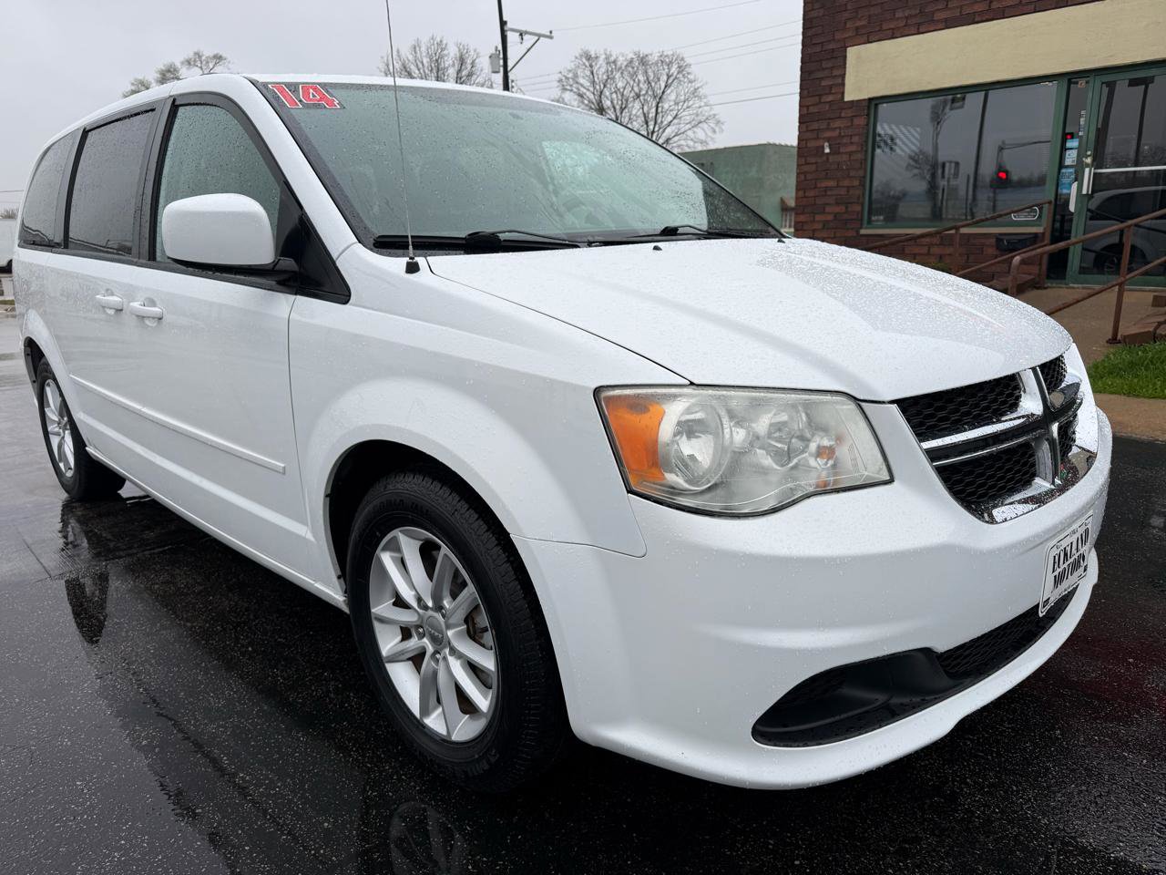 Used 2014 Dodge Grand Caravan SXT w/ Rear Park Assist Package image 3