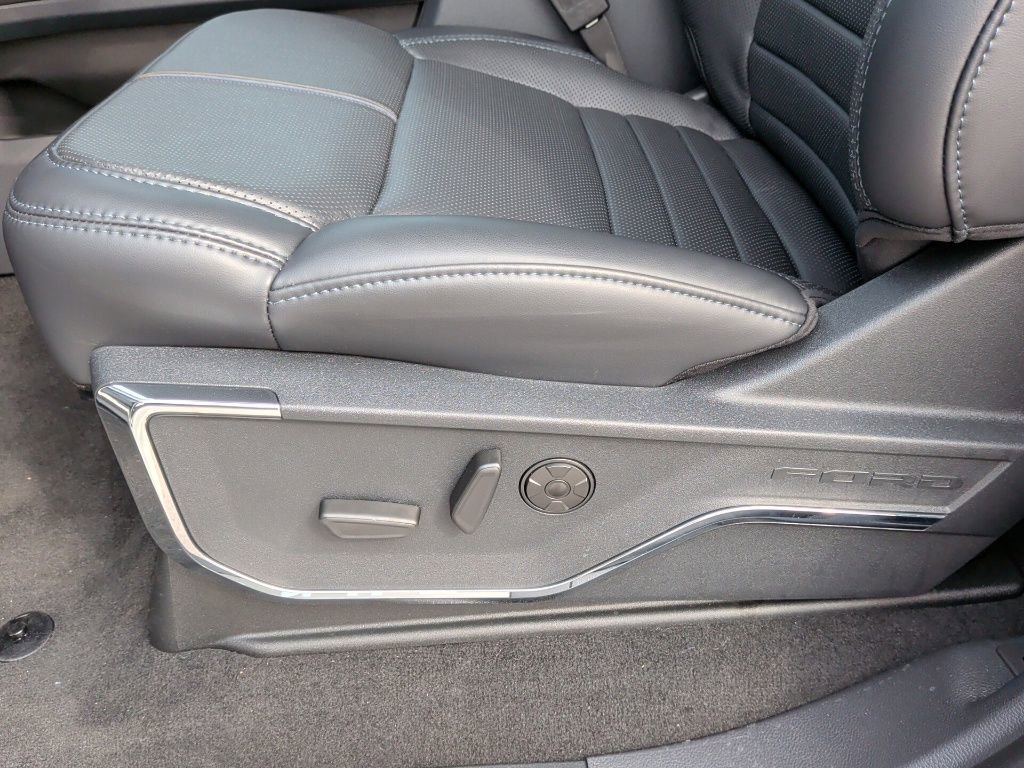 New 2026 Ford F250 Platinum w/ FX4 Off-Road Package image 14