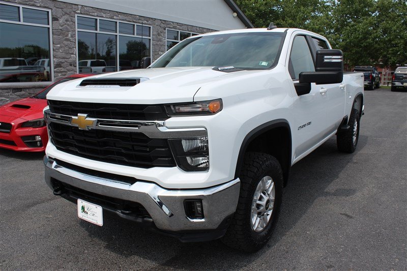 Used 2025 Chevrolet Silverado 2500 LT w/ Convenience Package AWD/4WD image 2