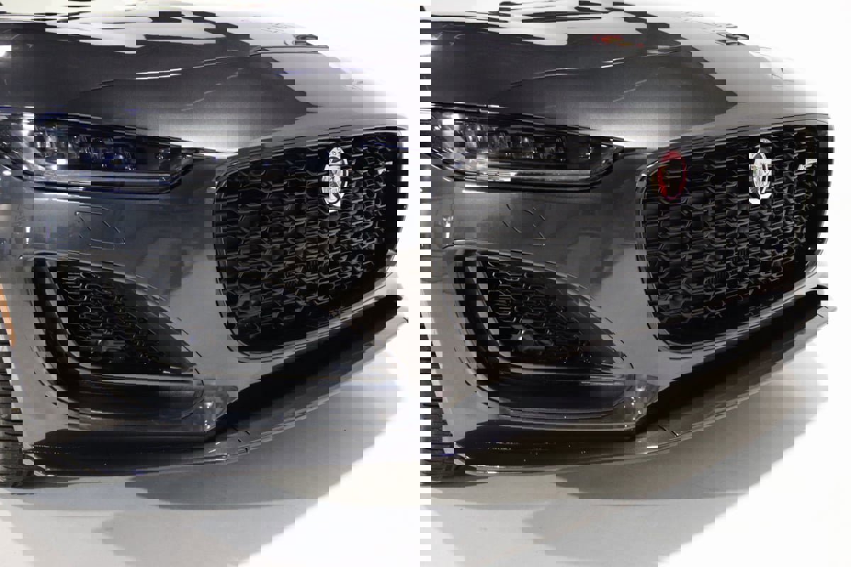 Used 2021 Jaguar F-TYPE R-Dynamic image 32