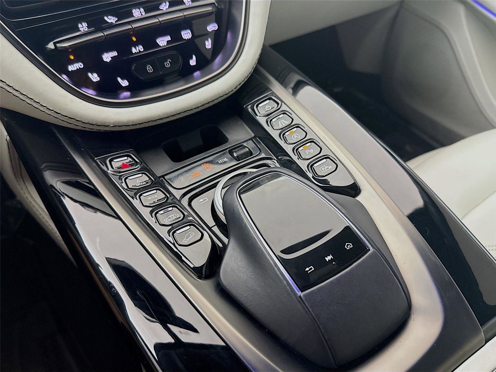 Used 2022 Aston Martin DBX image 20