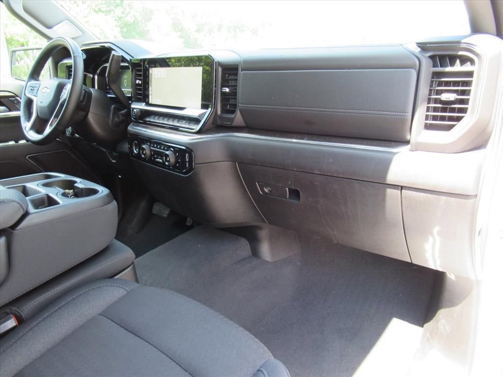 Used 2024 Chevrolet Silverado 1500 LT AWD/4WD image 11