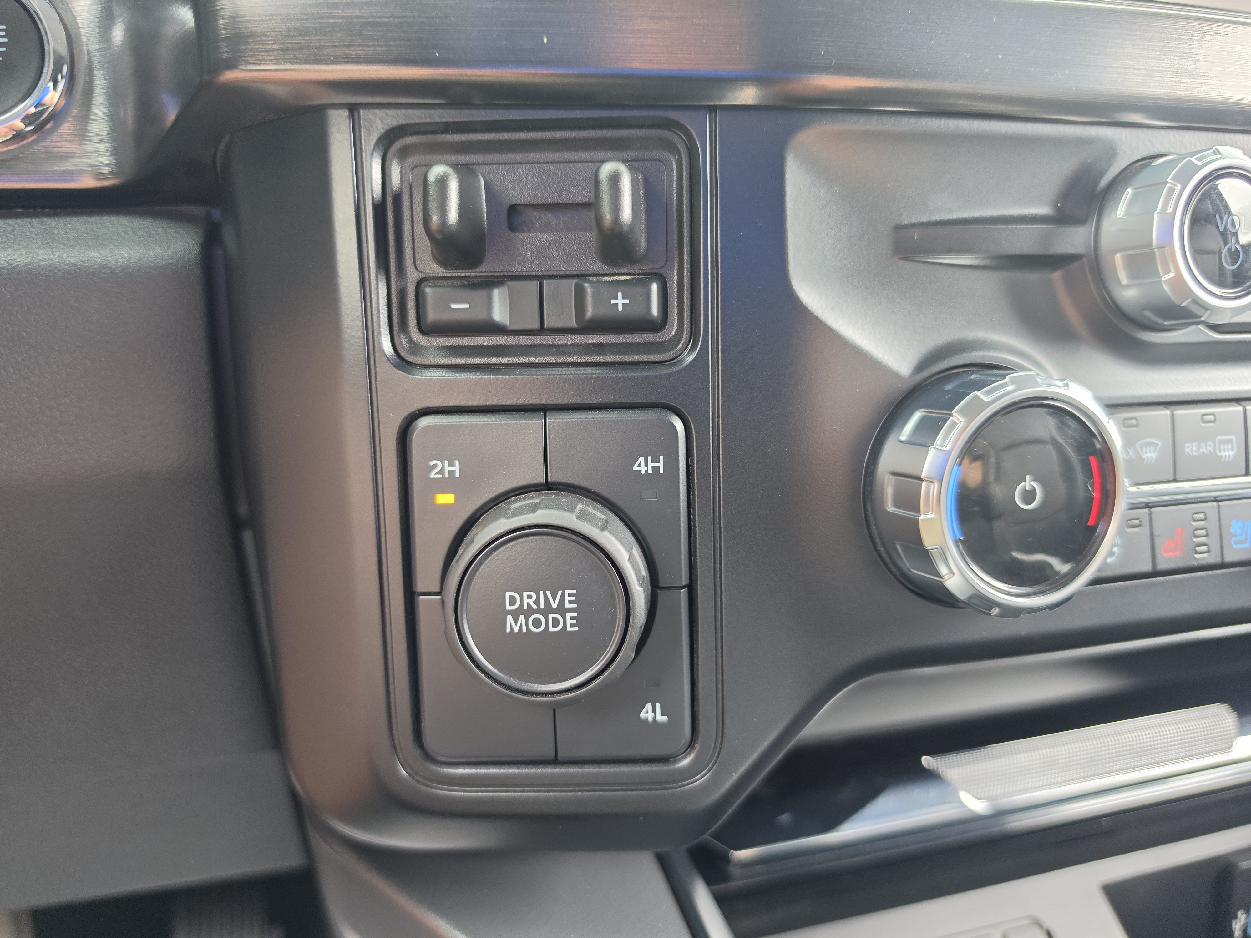 Used 2023 Ford F350 Lariat w/ Tremor Off-Road Package AWD/4WD image 25